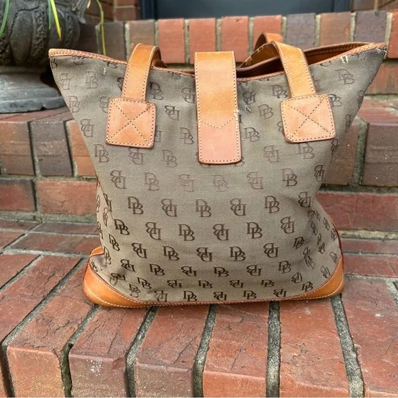 Dooney & Bourke canvas and leather signature shoulder bag - Picture 8 of 16